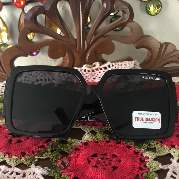 NWT True Religion Black Embellished Horseshoe Oversize Sunglasses - Picture 2 of 5
